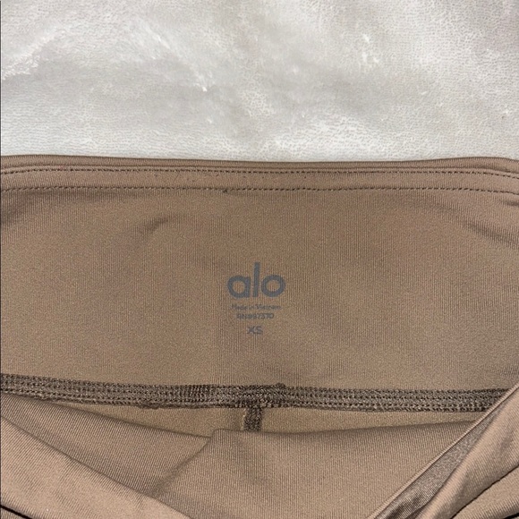 ALO Yoga Tan High-Rise Textured Leggings - Picture 4 of 8